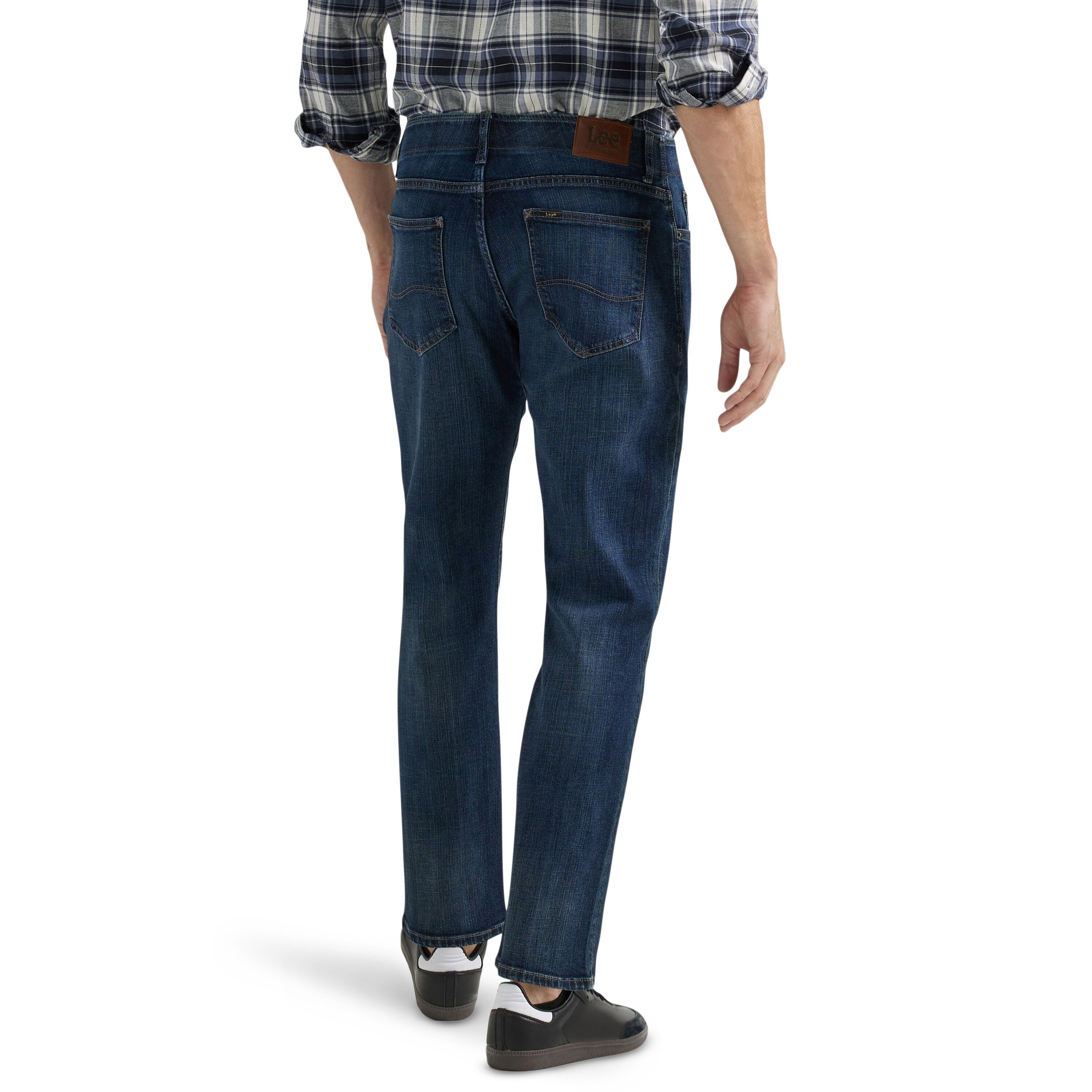 Men's Extreme Motion Straight Fit Tapered Leg Jeans