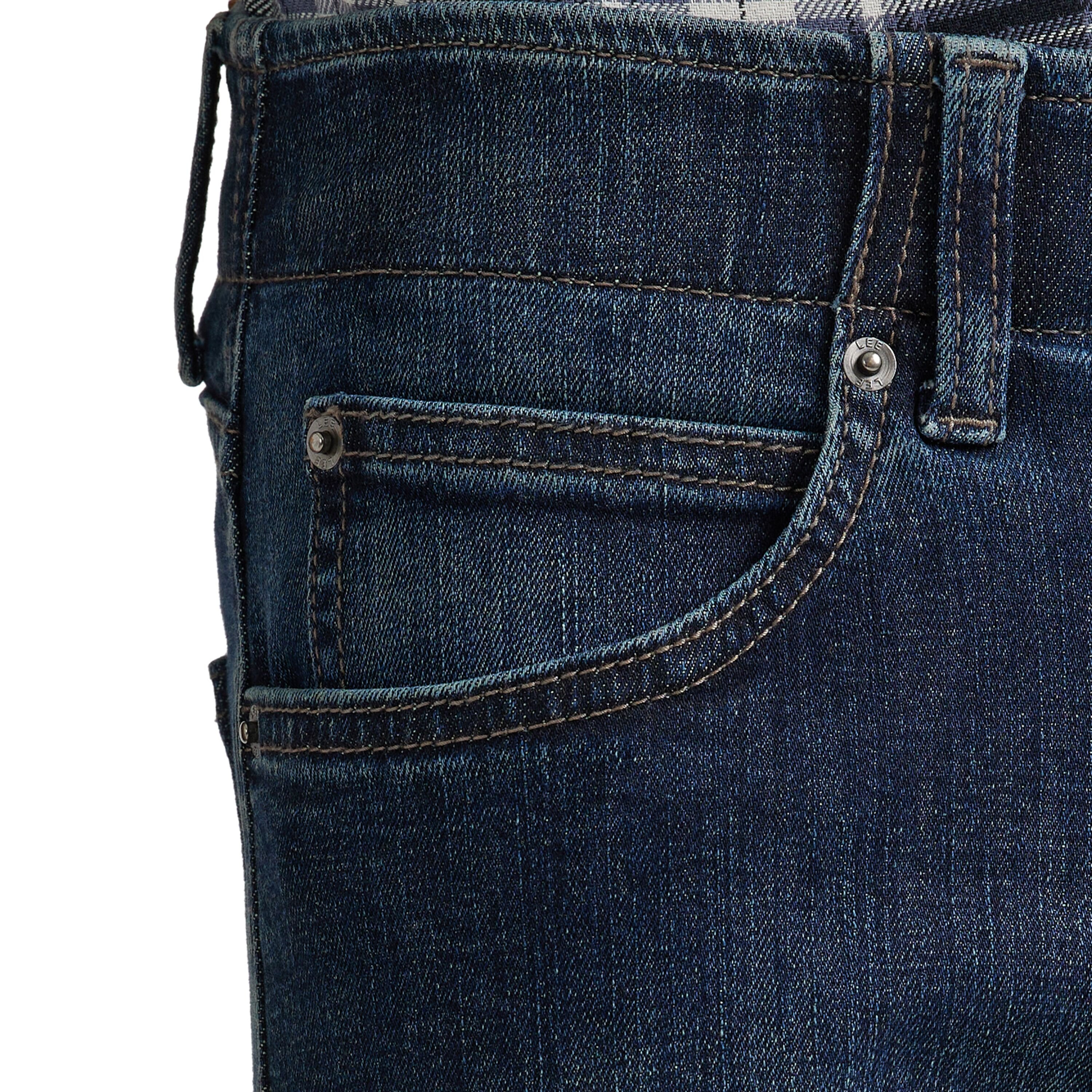 Men's Extreme Motion Straight Fit Tapered Leg Jeans