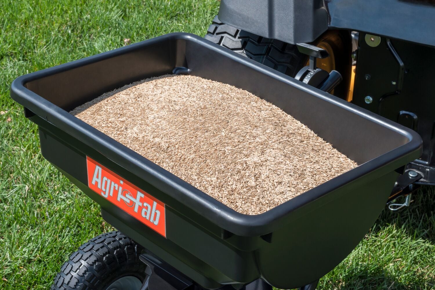 Agri-Fab Broadcast Spreader - Thumbnail 2
