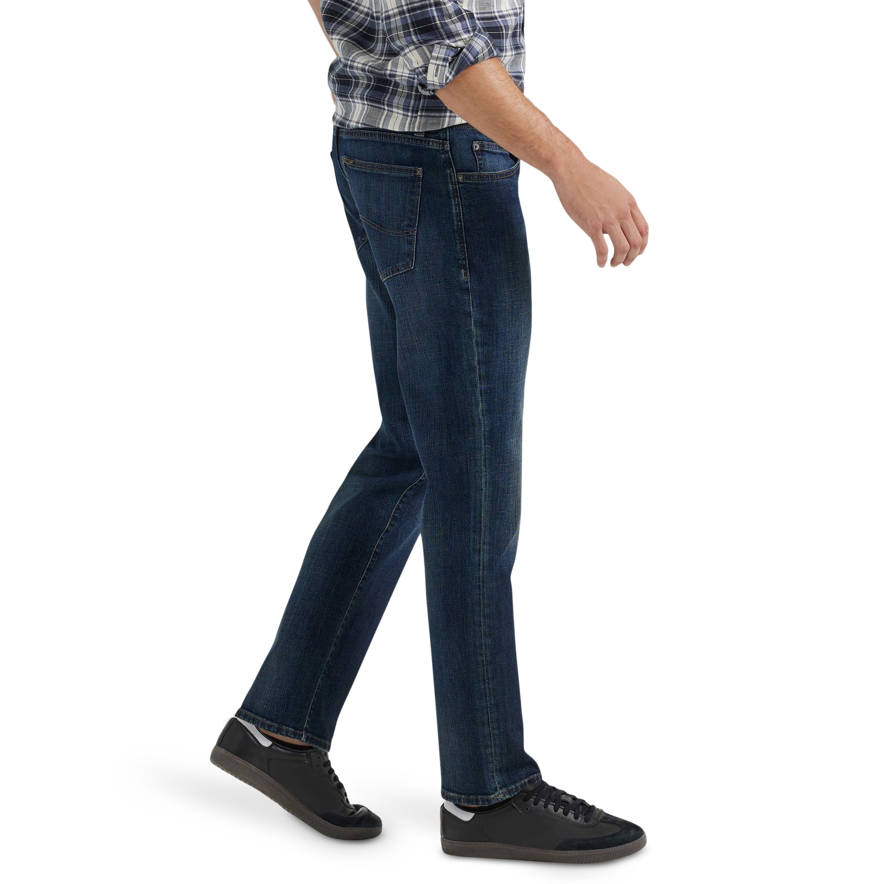 Men's Extreme Motion Straight Fit Tapered Leg Jeans