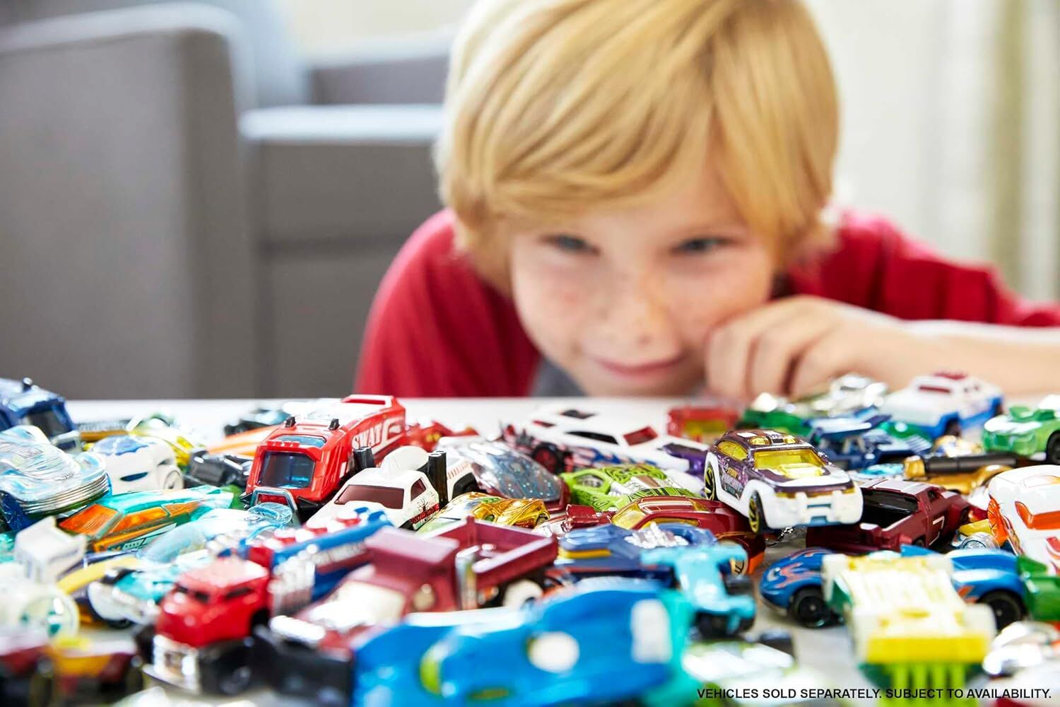 Hot Wheels Cars & Trucks Set with 1 Exclusive Car