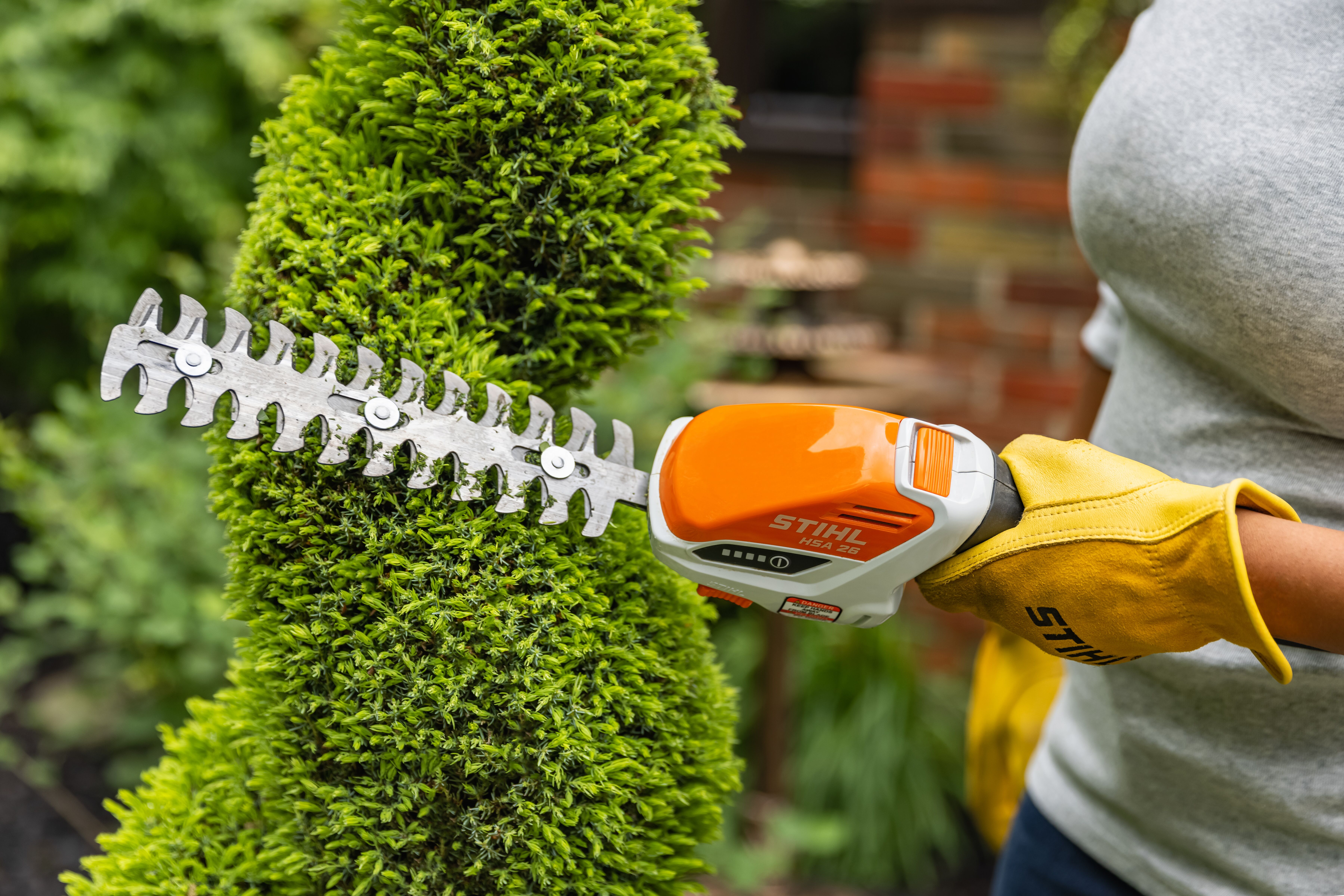 STIHL HSA 26 バッテリー式芝生・庭木バリカン 即購入の方優先 STIHL HSA-26 Cordless Shrub Shear - Set