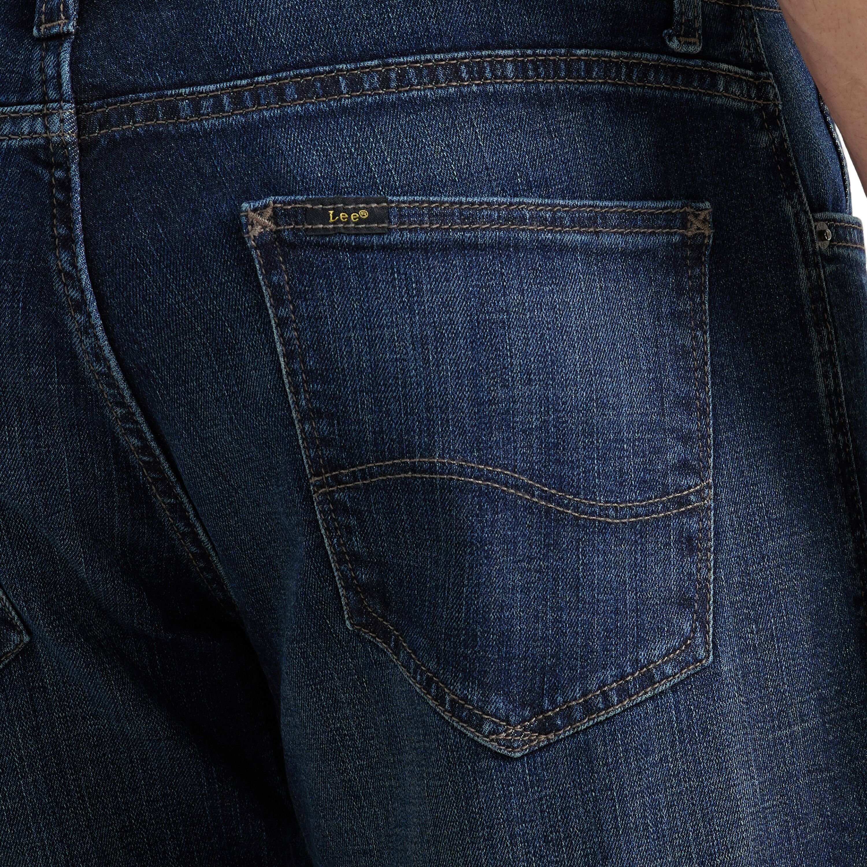 Men's Extreme Motion Straight Fit Tapered Leg Jeans