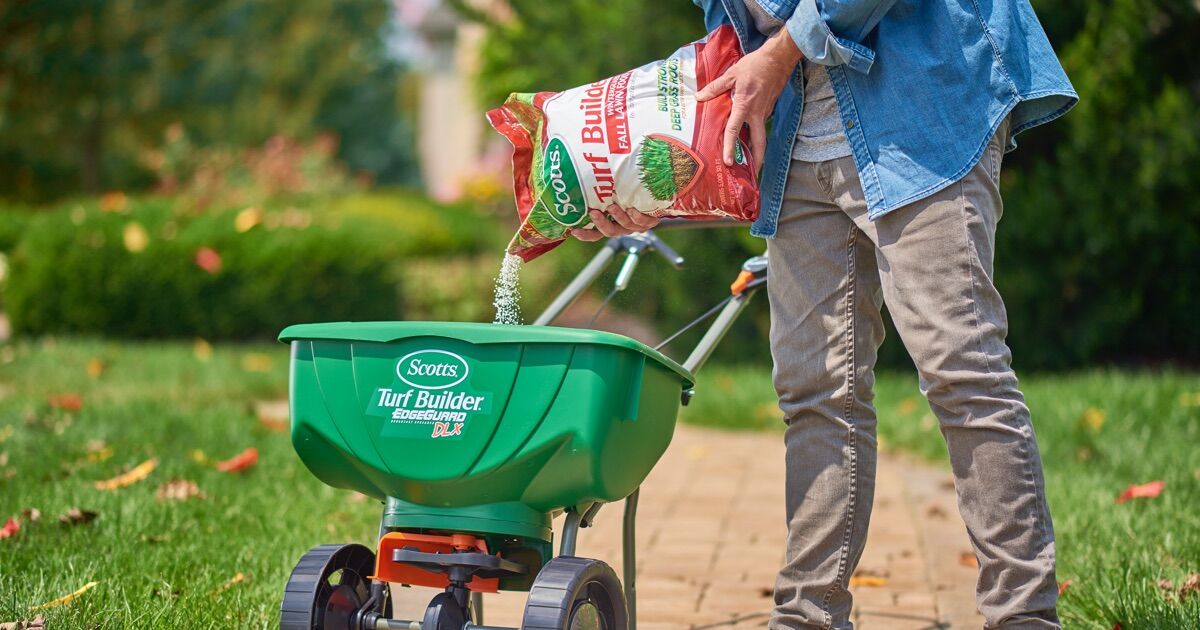 Turf Builder WinterGuard Fall Lawn Food
