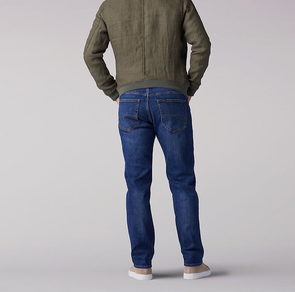 Men's Extreme Motion Straight Fit Tapered Leg Jean in Maddox