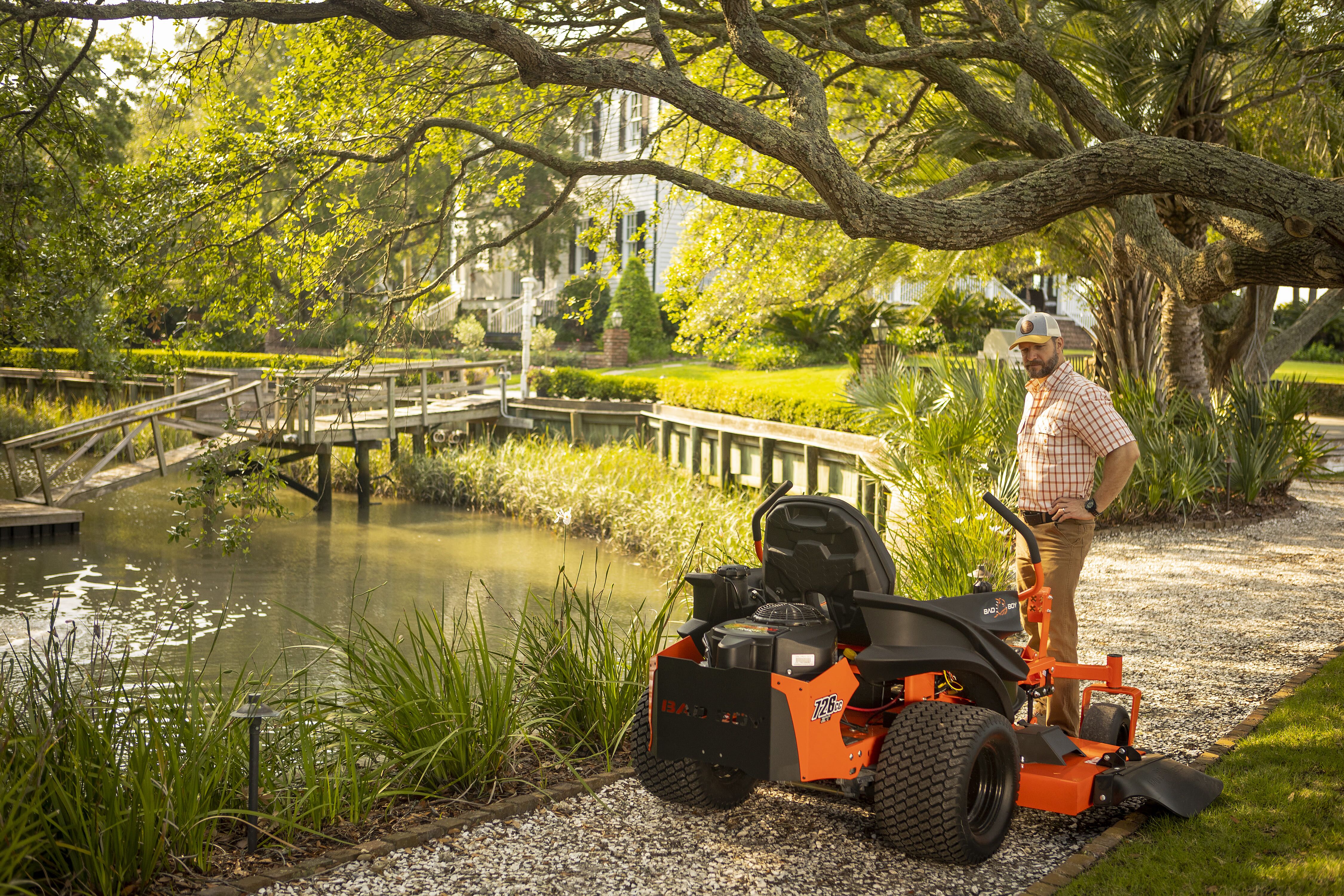ダグマーベア　ヘレン Bad Boy ZT Avenger Zero Turn Lawn Mower with 60