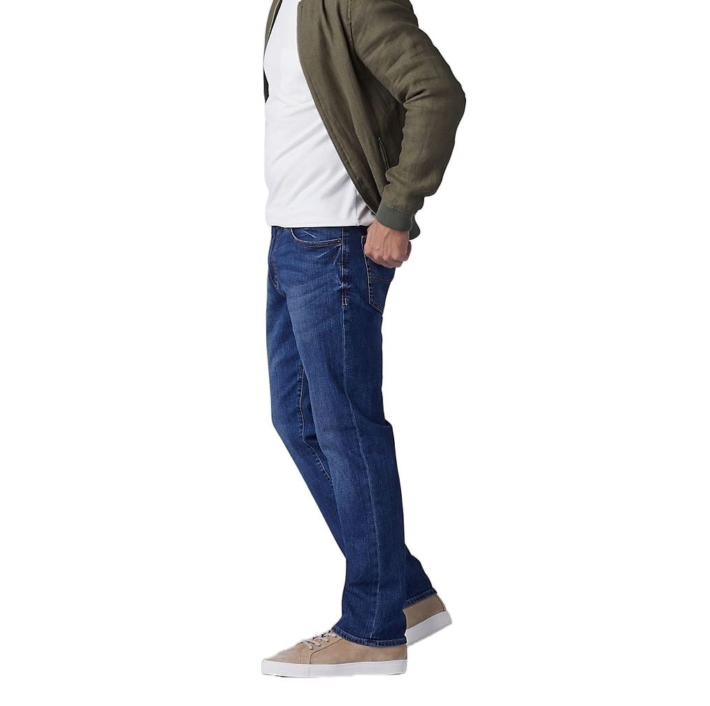 Men's Extreme Motion Straight Fit Tapered Leg Jean in Maddox