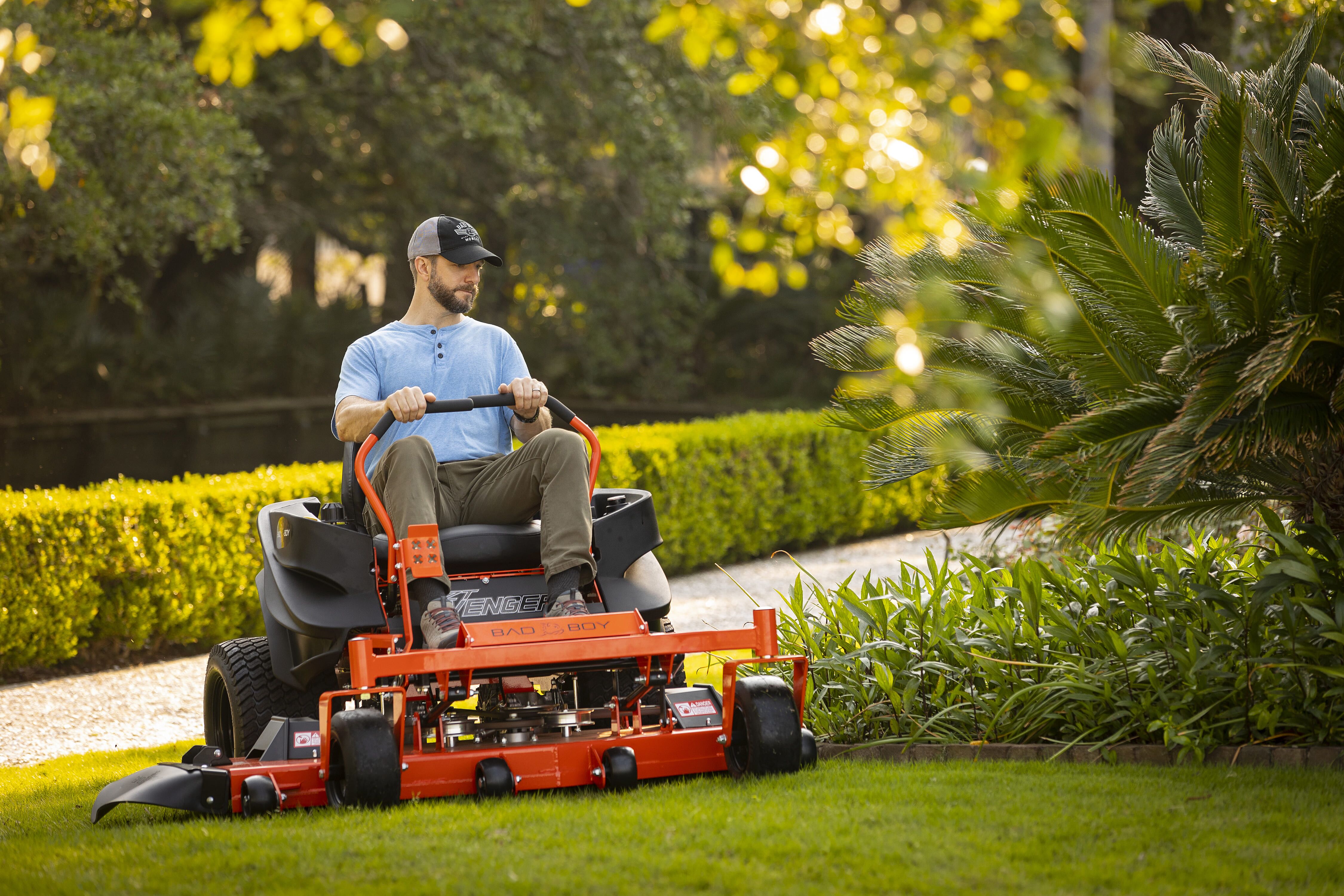 ダグマーベア　ヘレン Bad Boy ZT Avenger Zero Turn Lawn Mower with 60