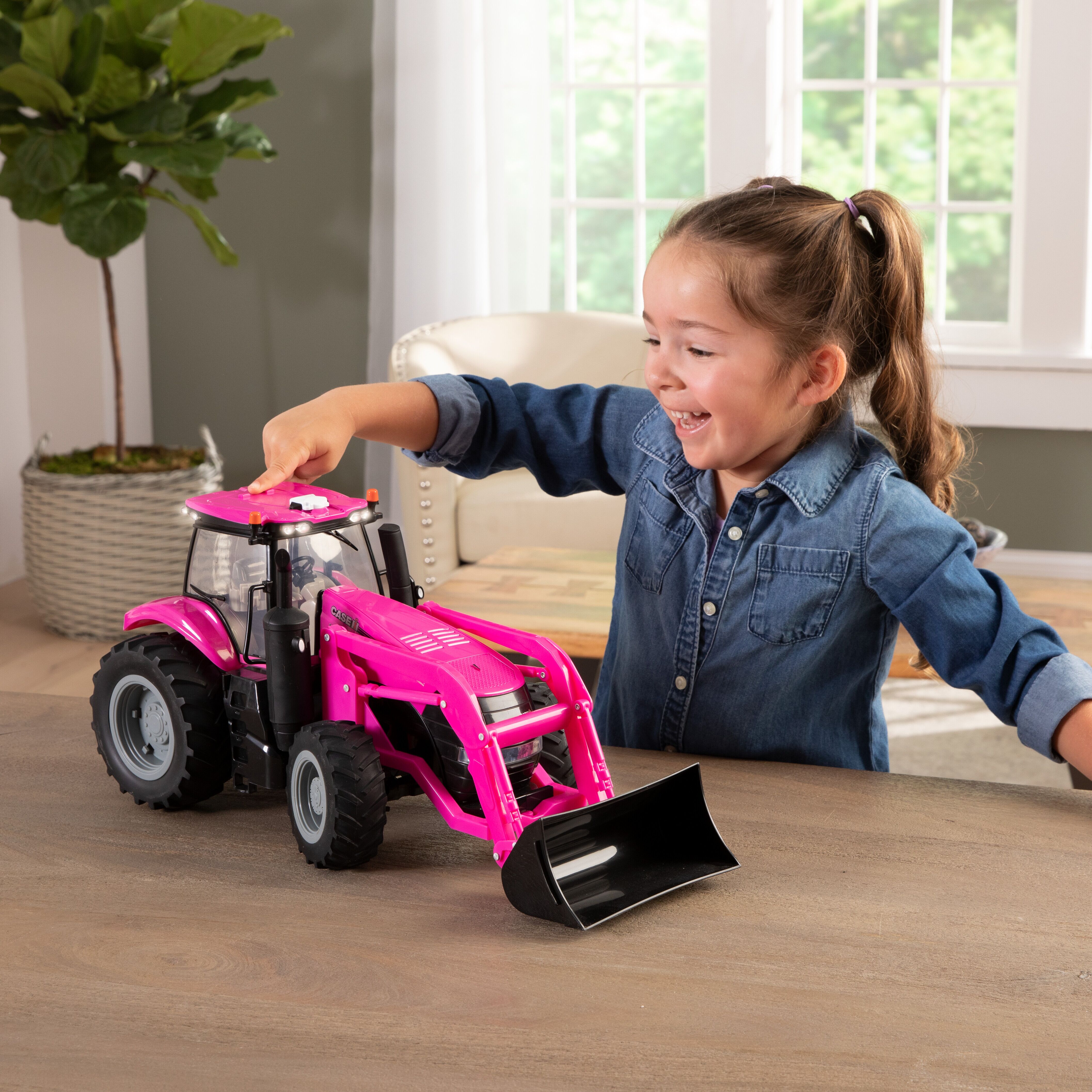 Big Farm 1:16 Case IH Magnum Pink Tractor with Loader and Lights