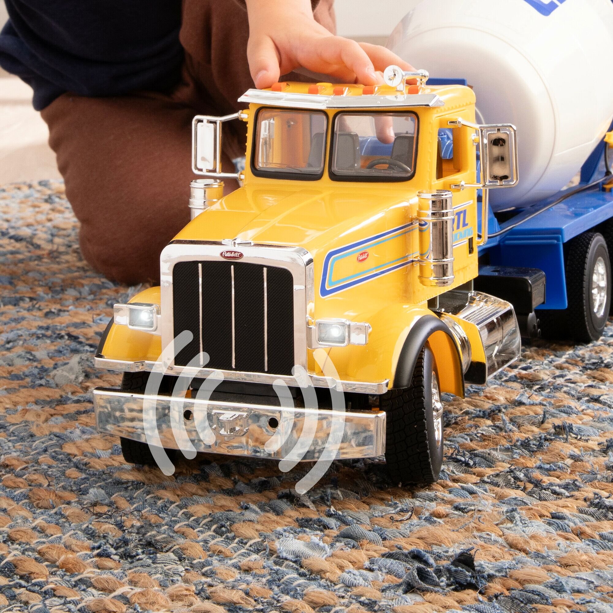 コンクリート (CONCRETE) R-16 DVD Tomy 1:16 Big Farm Cement Mixer Truck
