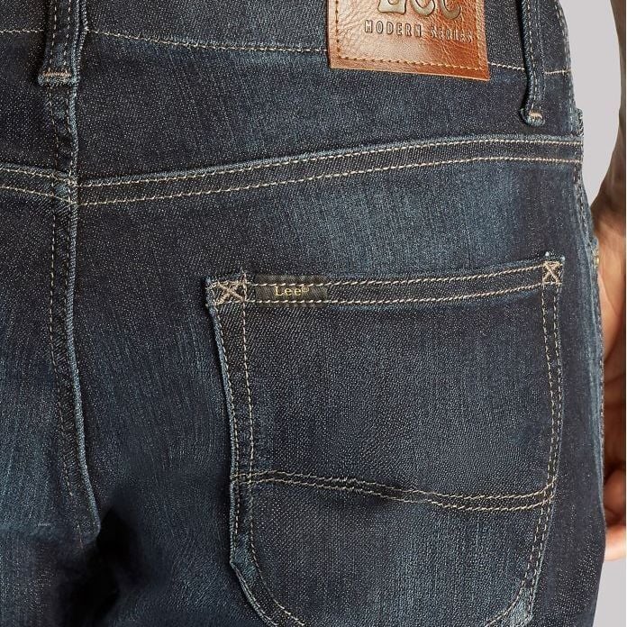 Men's Extreme Motion Slim Straight Leg Jean in Trip