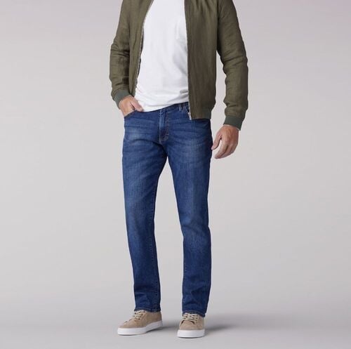 Men's Extreme Motion Straight Fit Tapered Leg Jean in Maddox