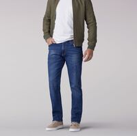 Men's Extreme Motion Straight Fit Tapered Leg Jean in Maddox