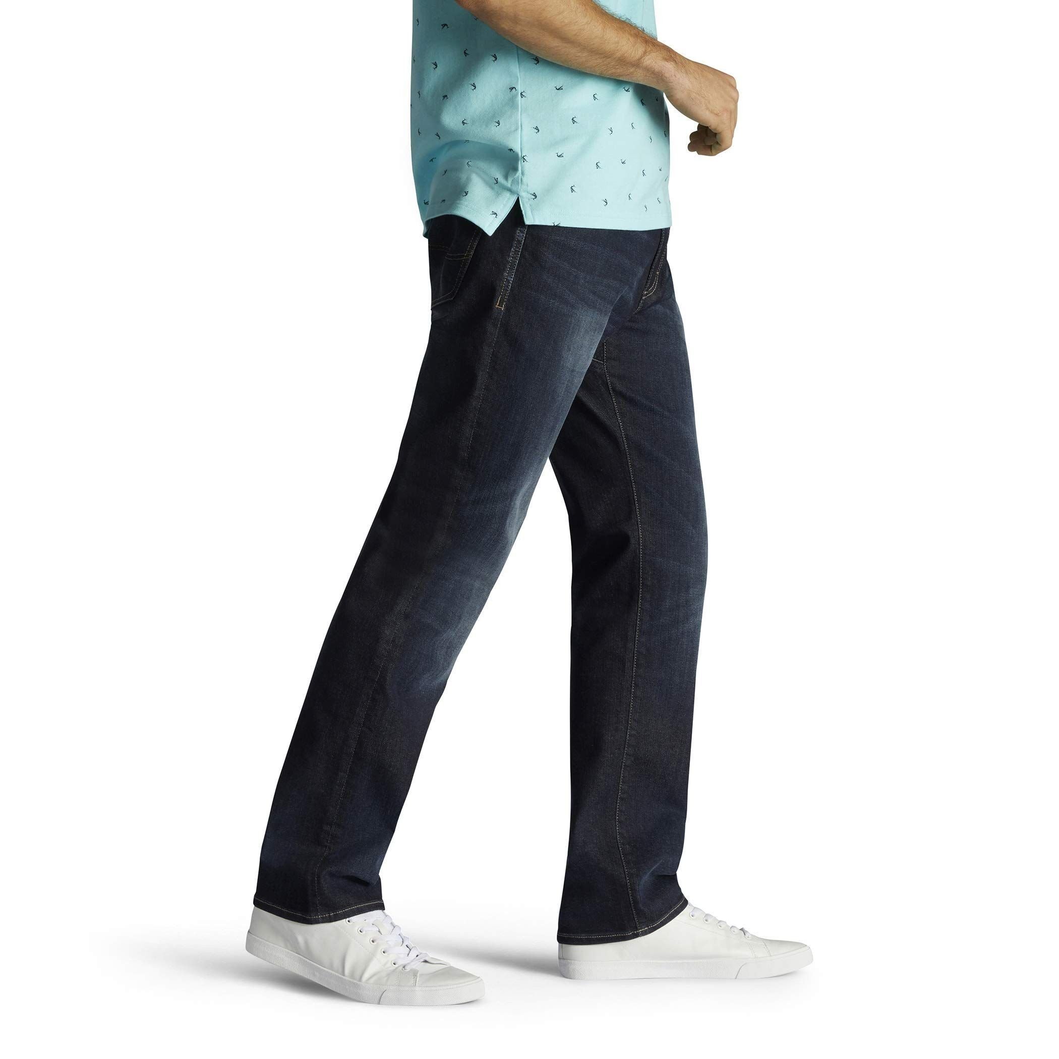 Men's Extreme Motion Straight Fit Tapered Leg Jean in Trip